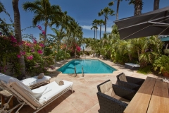 Paradera Park Dining Area at Pool